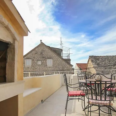 Sleeps 5 With Air Con And Wifi Vila *