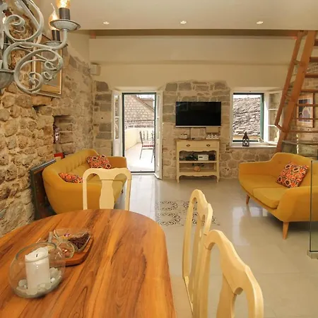 Vila Sleeps 5 With Air Con And Wifi