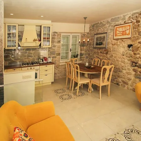 Sleeps 5 With Air Con And Wifi Vila Makarská