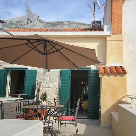 Sleeps 5 With Air Con And Wifi Vila *