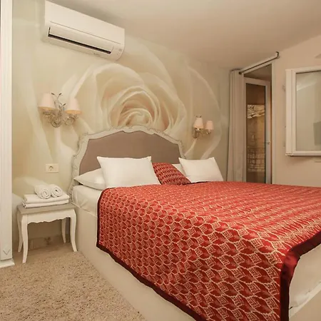 Sleeps 5 With Air Con And Wifi Makarská