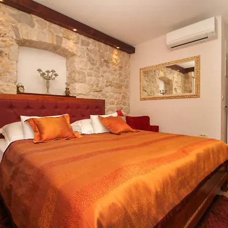 Vila Sleeps 5 With Air Con And Wifi