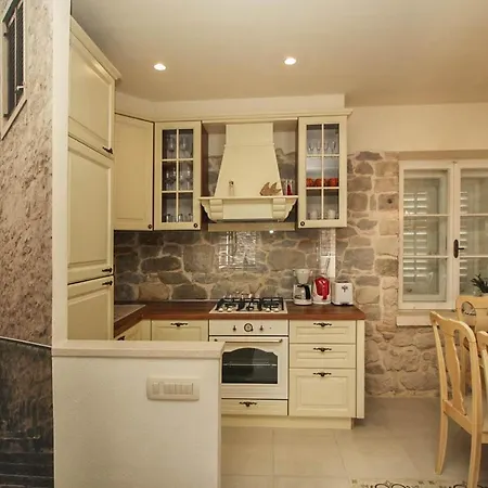 Sleeps 5 With Air Con And Wifi Vila