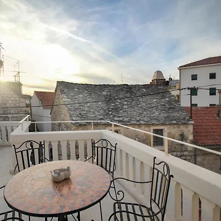 Vila Sleeps 5 With Air Con And Wifi Makarská