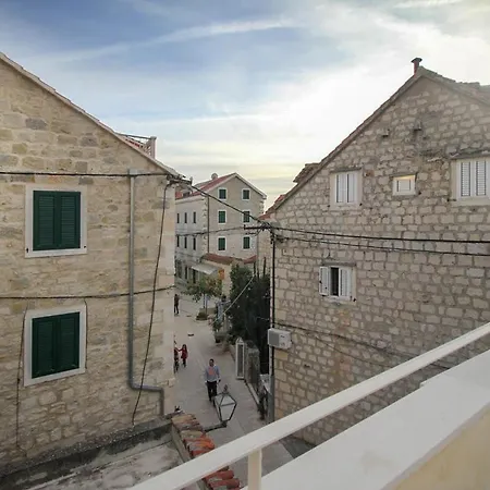 Sleeps 5 With Air Con And Wifi Makarská