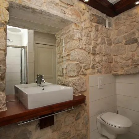 Sleeps 5 With Air Con And Wifi Vila