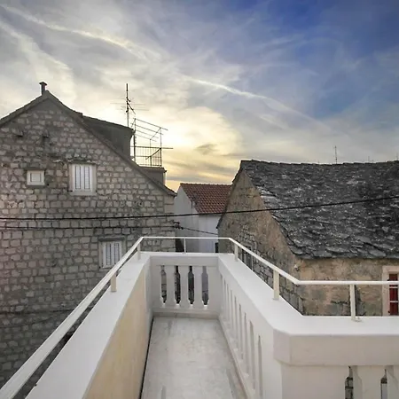Vila Sleeps 5 With Air Con And Wifi